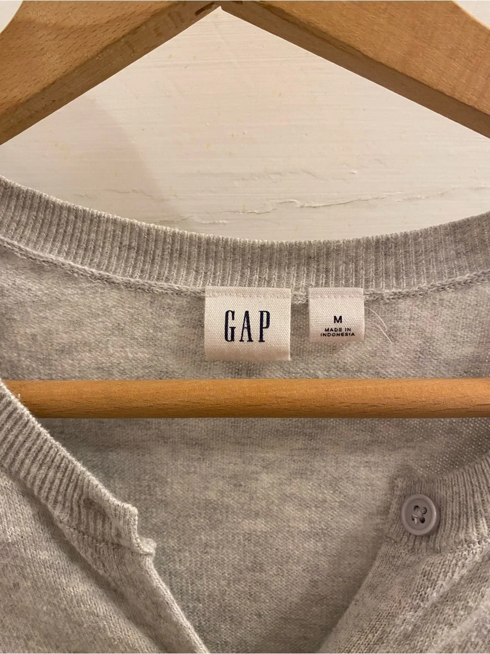 GAP Women's Light Gray Button-Front Cardigan Sweater. 100% cotton😍